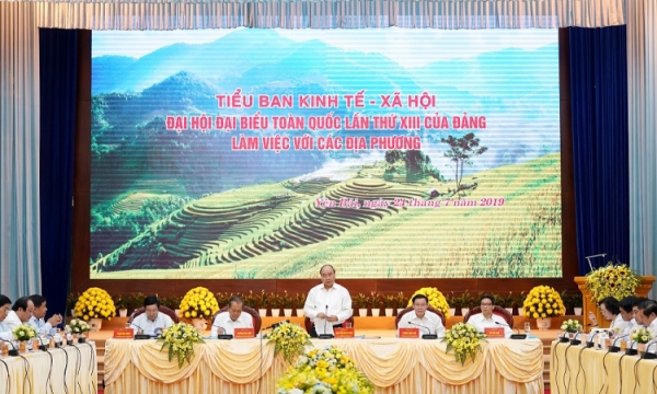 Thủ tướng Nguyễn Xuân Phúc chủ trì cuộc làm việc của Tiểu ban KTXH Đại hội Đảng XIII