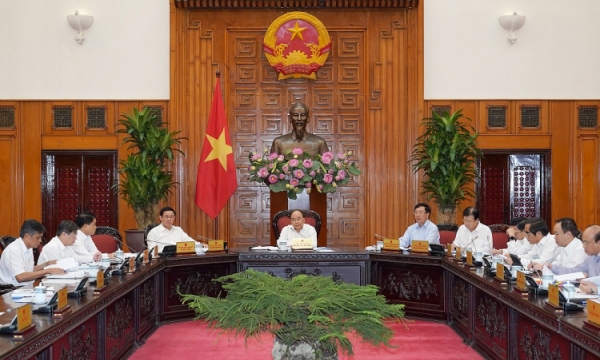 Thủ tướng Nguyễn Xuân Phúc chủ trì cuộc họp Thường trực Chính phủ để nghe báo cáo về tăng trưởng vùng kinh tế trọng điểm