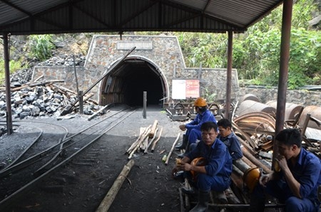 Quảng Ninh: Sập hầm lò vùi lấp 2 công nhân