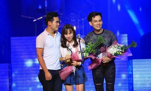 Huyền Sambi gây bất ngờ khi 'rinh' giải Bài hát Việt tháng 10