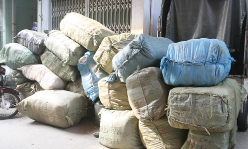 Tạm giữ 21 bao tải hàng hóa vô chủ tại ga Hà Nội