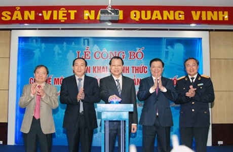 Phó Thủ tướng Vũ Văn Ninh nhấn nút kết nối Cơ chế Một cửa quốc gia
