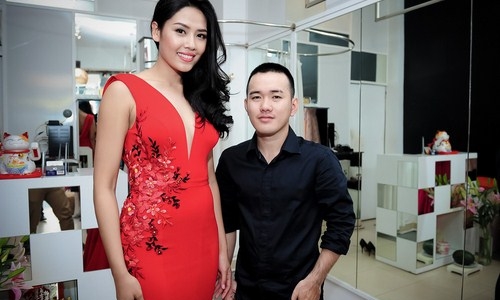 Nguyễn Thị Loan lựa chọn trang phục dự thi Miss World