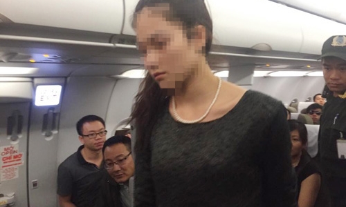 Vụ hai phụ nữ đánh nhau trên máy bay Vietnam Airlines: Người tình bổ guốc vào mặt vợ