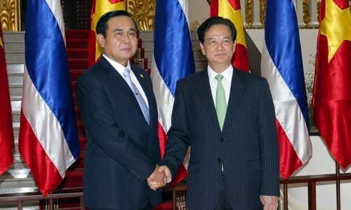 Thủ tướng Nguyễn Tấn Dũng đón và Hội đàm với Thủ tướng Thái Lan