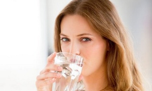 Thói quen uống nước có hại cho sức khỏe