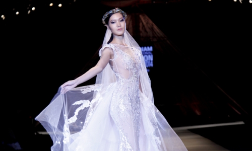 Hoa hậu Thùy Dung hóa nàng thơ trên sàn diễn Tuần lễ thời trang