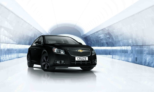 GM công bố giá bán Chevrolet Cruze phiên bản màu đen