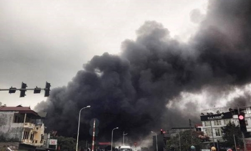 Clip cháy kinh hoàng tại chợ Nhật Tân