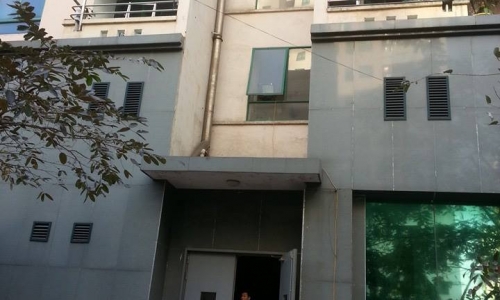 Hà Nội: Điều tra vụ cô gái 20 tuổi rơi từ tầng 15 chung cư, tử vong