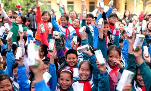 Vinamilk góp phần chung tay xoa dịu nỗi đau da cam cho trẻ em Thái Bình