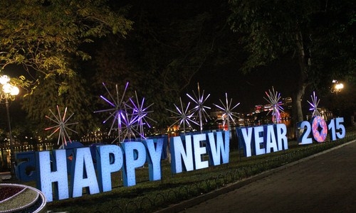 Thủ đô Hà Nội trang hoàng lung linh đón năm mới 2015