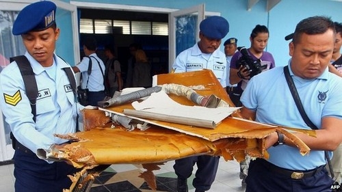 Vụ máy bay QZ8501: phát hiện thêm 2 vật thể lớn ở độ sâu 30m
