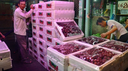 Chợ Việt Nam tràn ngập hoa quả Trung Quốc