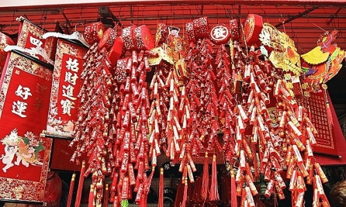 Màn đốt pháo khinh khủng trong lễ hội của Trung Quốc