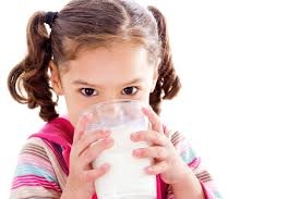 Sữa tươi gây tử vong cho trẻ em tại Úc