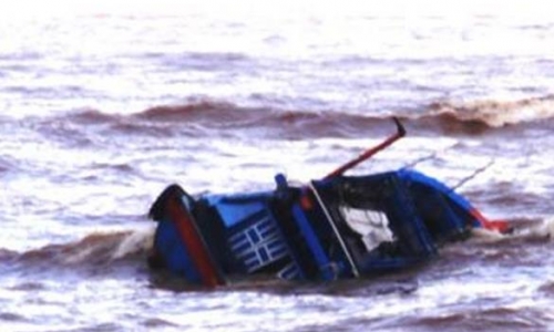 Thanh Hóa: Sóng lớn, một ngư dân mất tích