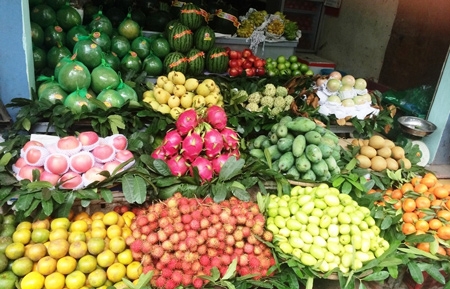 Giá hoa quả leo thang cận Tết