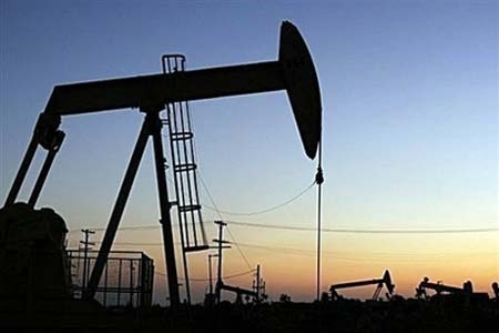Giá dầu giảm mạnh, Mỹ cũng giảm sản lượng khai thác