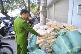 Hà Nội: Phát hiện gần 2 tấn củ cải khô không rõ nguồn gốc