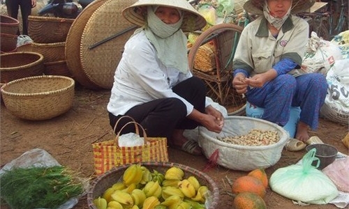 Khám phá phiên chợ Tết độc đáo ở Hà Nội