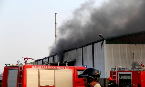 Nghệ An: Cháy lớn tại khu công nghiệp Nam Cấm