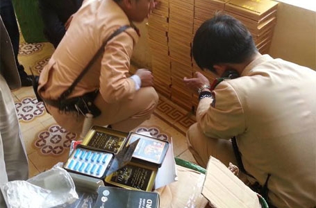 Hà Nội: Bắt giữ xe ba gác chở hàng chục nghìn viên thuốc kích dục