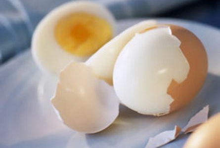 Cách bóc trứng luộc kiểu mới chỉ trong vòng 2 giây 