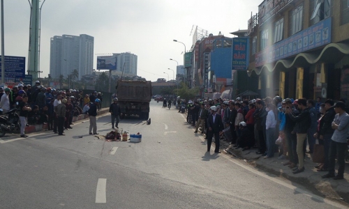 Hà Nội: Bị xe tải đâm, cô giáo trẻ tử vong tại chỗ