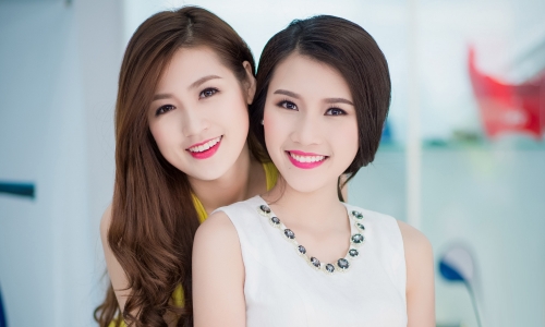 Á hậu Tú Anh thân thiết đọ sắc bên Top 5 Hoa hậu Việt Thanh Tú
