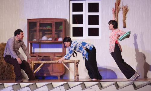 Nghệ sĩ Hồng Hạnh “thù” nghệ sĩ Quang Thắng, phối hợp ăn ý với nghệ sĩ Vân Dung
