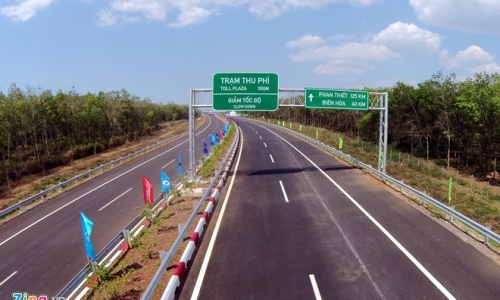 Đi lại thế nào trên cao tốc hiện đại nhất Việt Nam