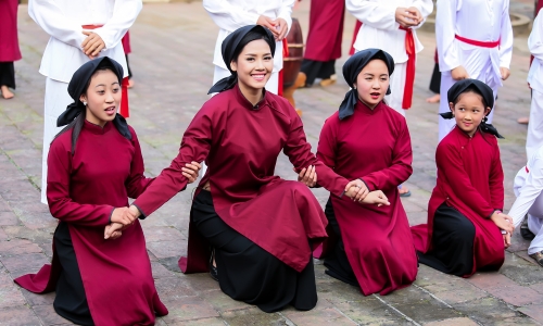 Nguyễn Thị Loan dịu dàng hóa cô gái hát Xoan mùa xuân