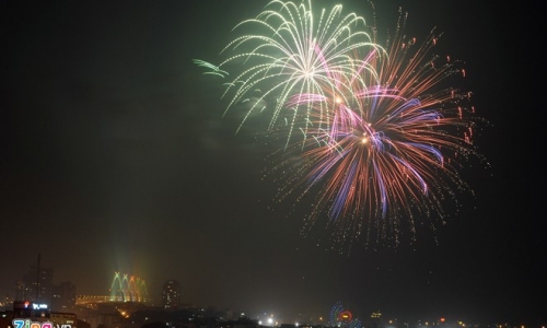 Chi gần bạc triệu xem pháo hoa trên sân thượng ở Hà Nội 
