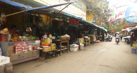 Sau Tết, chợ, siêu thị tại Hà Nội vắng hoe 
