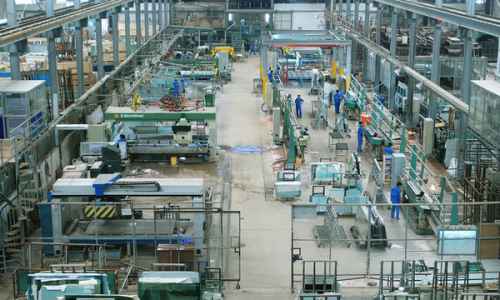 Tháng 2 sản xuất công nghiệp giảm gần 20%