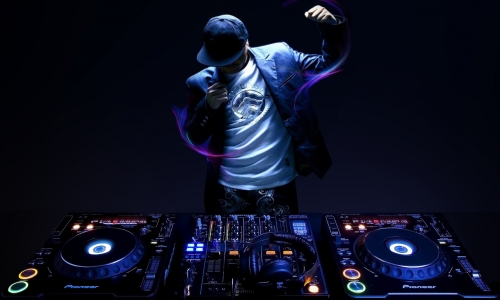 Màn trình diễn DJ 'vô hình' chuyên nghiệp