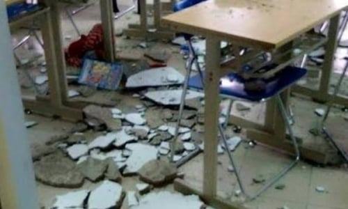 Đại học Hà Nội: Trần nhà đổ sập, 1 nữ sinh bất tỉnh