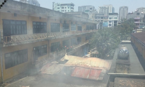 Hà Nội: Cháy lớn gần kho xăng trên đường Nguyễn Tuân