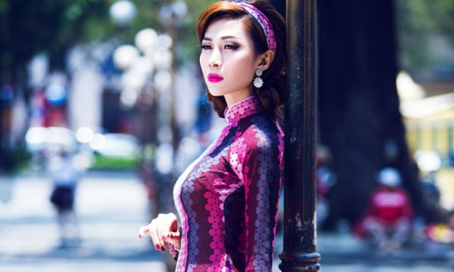 Người mẫu chuyển giới Lan Phương khoe đường cong trong trang phục áo dài