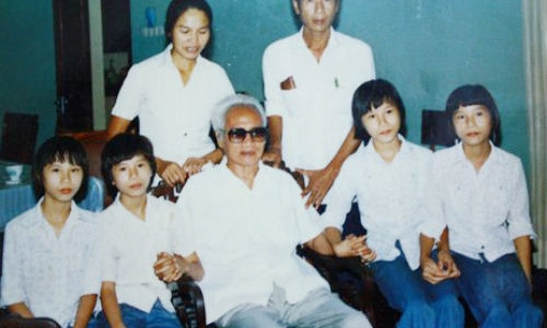 Chuyện chưa kể về ca sinh 4 'chấn động' được cố Thủ tướng Phạm Văn Đồng đỡ đầu