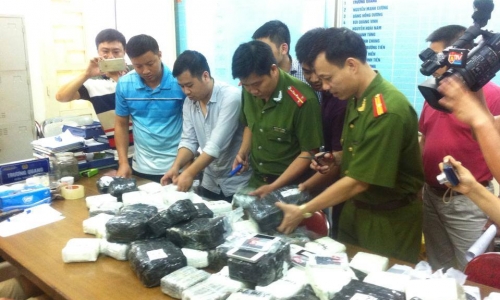 Bắt hơn 900 điện thoại Smartphone đang 'tuồn' về Hà Nội