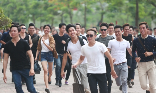 Hàng ngàn thí sinh có mặt vòng sơ tuyển Vietnam’s Next Top Model 2015