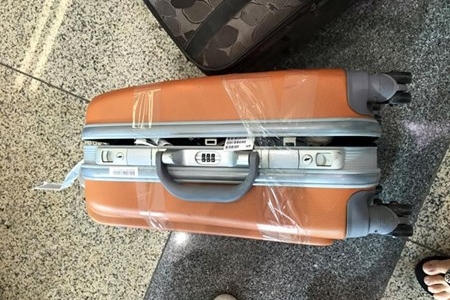 Hành khách VietJet bức xúc vì bị mở khóa vali, mất nhiều đồ giá trị