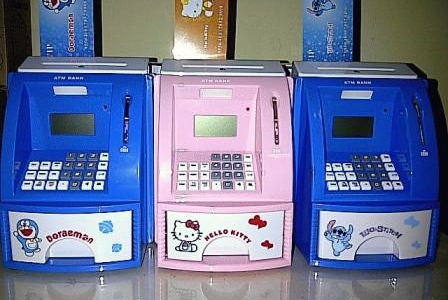 Quà 1/6: ATM, két sắt đựng tiền được phụ huynh tìm mua 