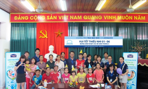 Lock&Lock  thăm và tặng quà cho các bé tại làng trẻ SOS Hà Nội