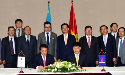 Thủ tướng gặp mặt doanh nghiệp Việt Nam tại Kazakhstan