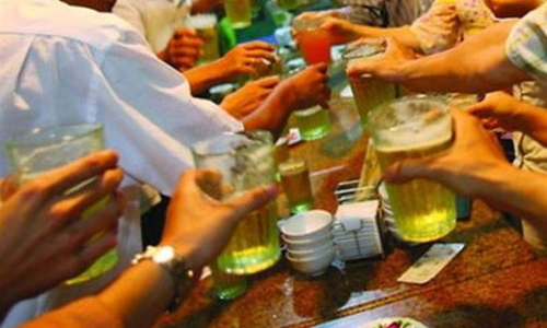 Năng suất thấp ở mức ‘xấu hổ’: Thích uống bia hơn làm?