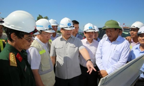Phó Thủ tướng Hoàng Trung Hải thị sát dự án cao tốc Đà Nẵng - Quảng Ngãi