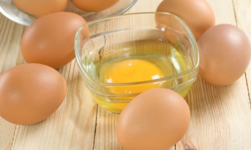 Kinh nghiệm lựa chọn trứng gà không có chứa dị vật bên trong 